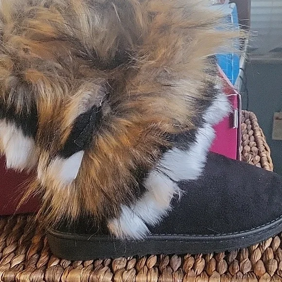 Black and White Fur Winter Boots - Picture 1 of 4